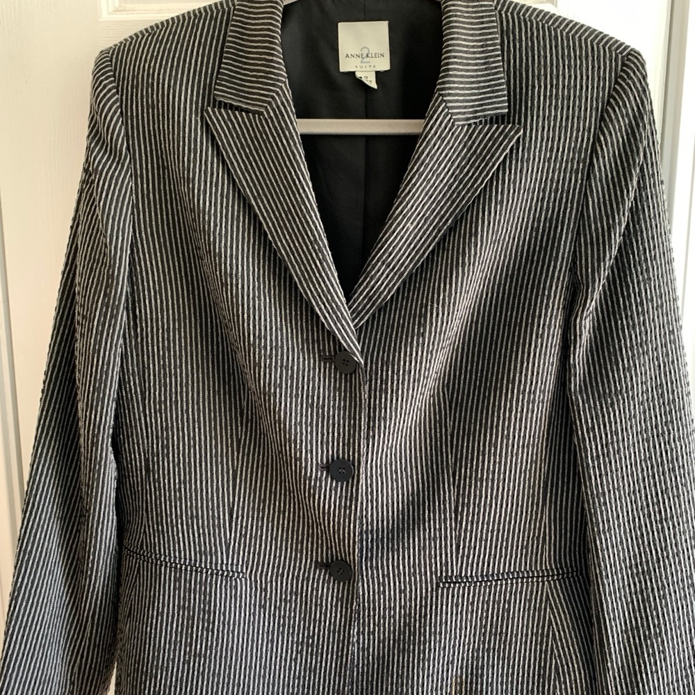 AK sz 12 2 pc suit straight skirt, light weight
